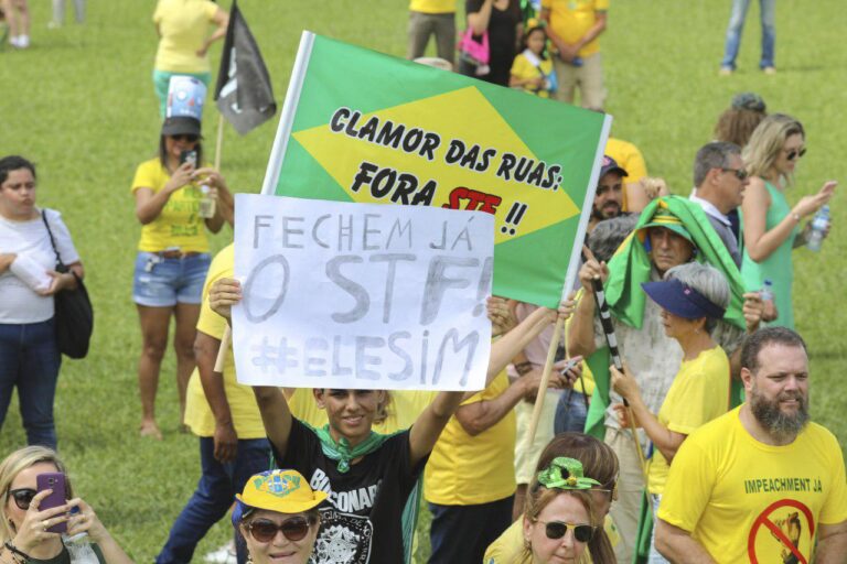 Movimentos de direita fizeram protestos em várias cidades, no domingo