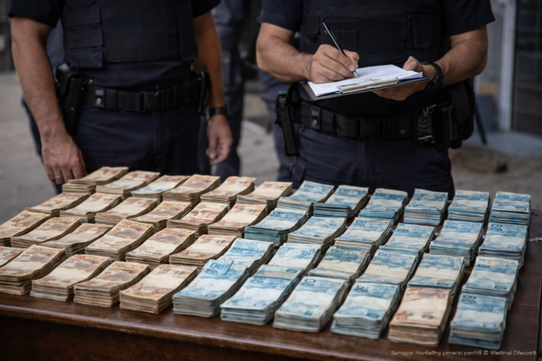 Polícia apreende R$ 220 mil em espécie durante operação na Grande SP