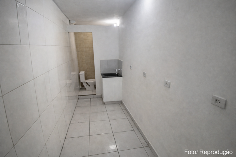 Kitnet de 10 m² viraliza e levanta debate sobre moradia em São Paulo